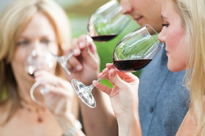 Nhận biết rượu vang ngon thông qua hậu vị đọng lại trên lưỡi